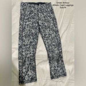 Under Armour Athletic Capri Leggings Grey and White Womens Size Medium